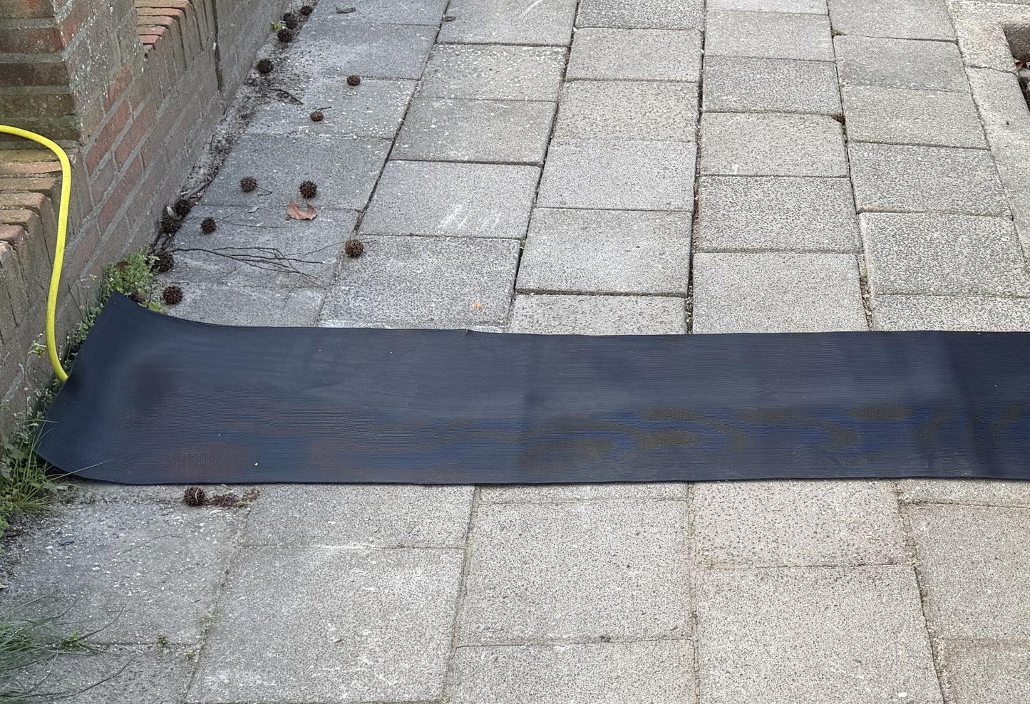 Antislip kabelmat - veilig afdekken van verlengsnoeren etc.